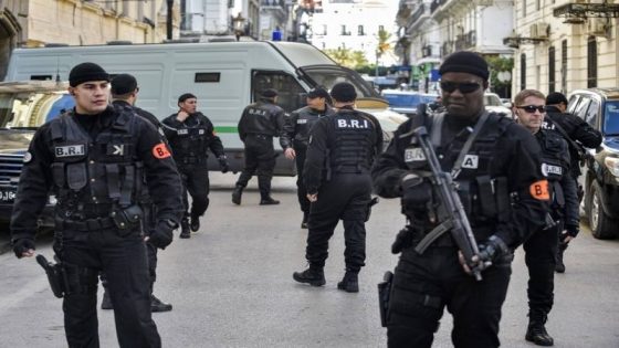 الشرطة الجزائرية تعتقل عشرات المغاربة لهذا السبب الغريب؟